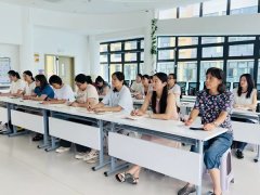 <b>既教师专业理论程度</b>